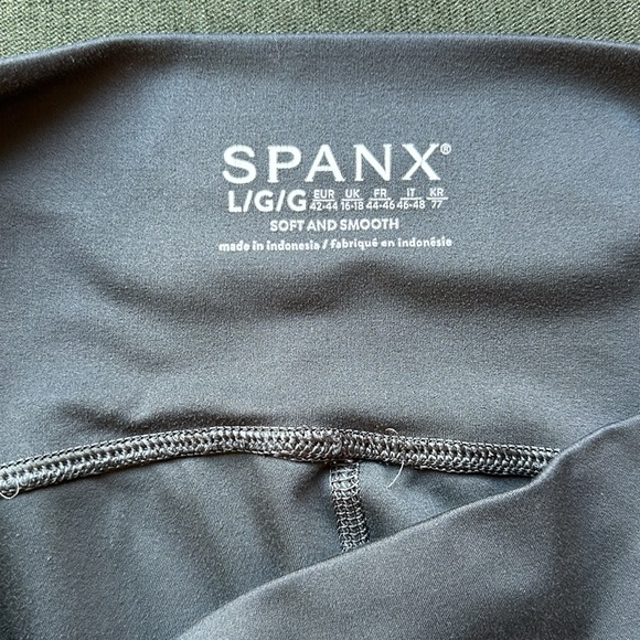 SPANX 7/8 Soft and Smooth - Picture 4 of 9